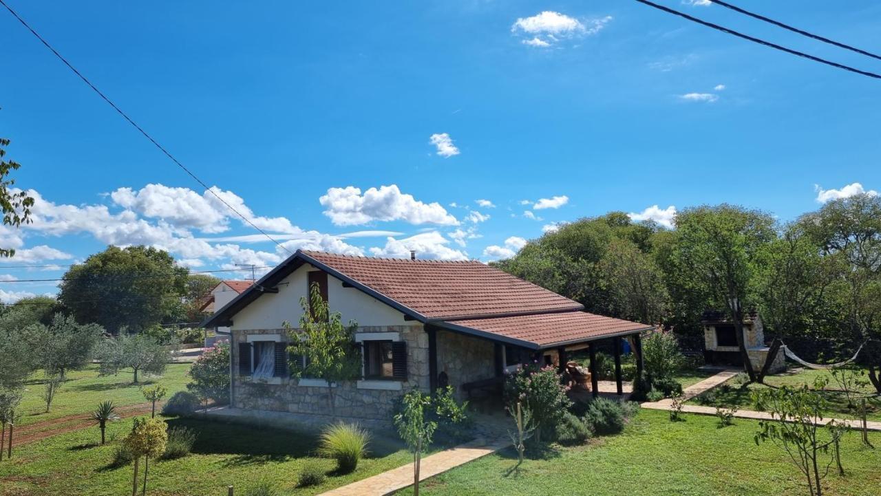 Villa Stone Medal Дрниш Экстерьер фото